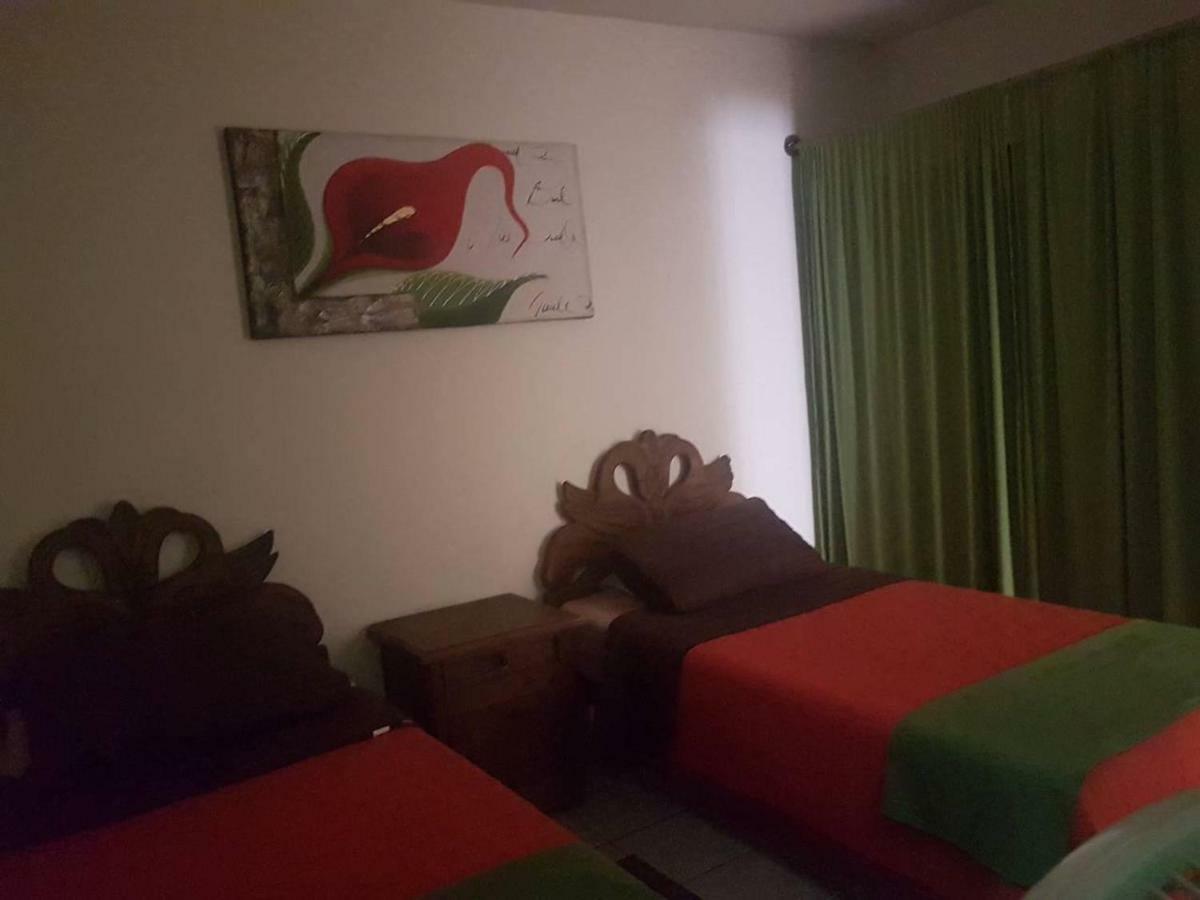 Hotel Y Suites Los Alcatraces Леон Екстериор снимка